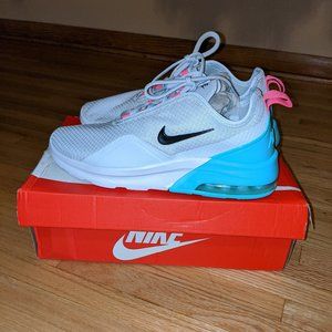 NIKE Air Max Motion 2